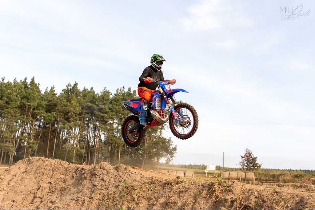 Zasady bezpieczeństwa podczas jazdy po MX SKÓRZEWO